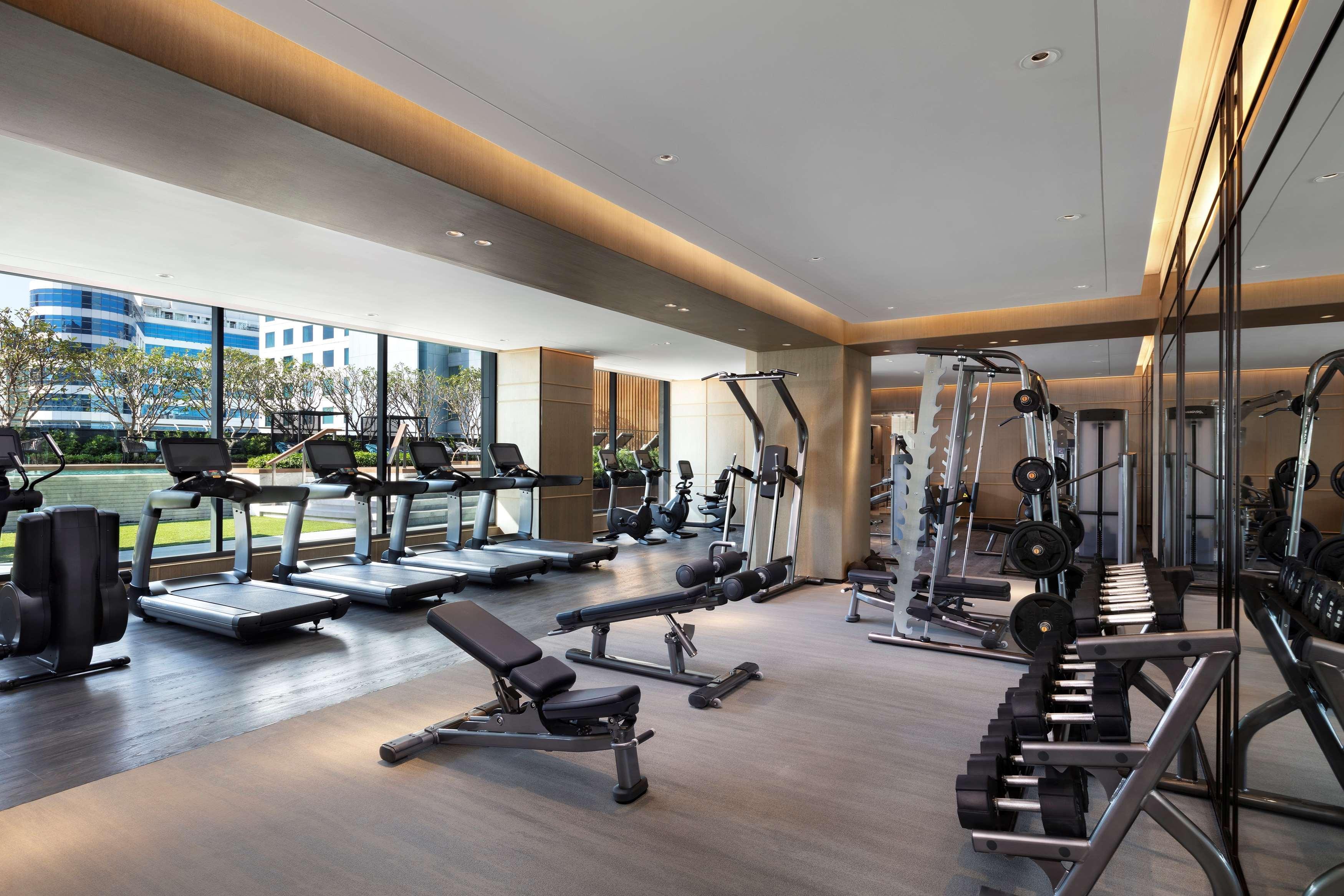 Carlton Hotel Bangkok Sukhumvit Exterior foto The gym at the hotel