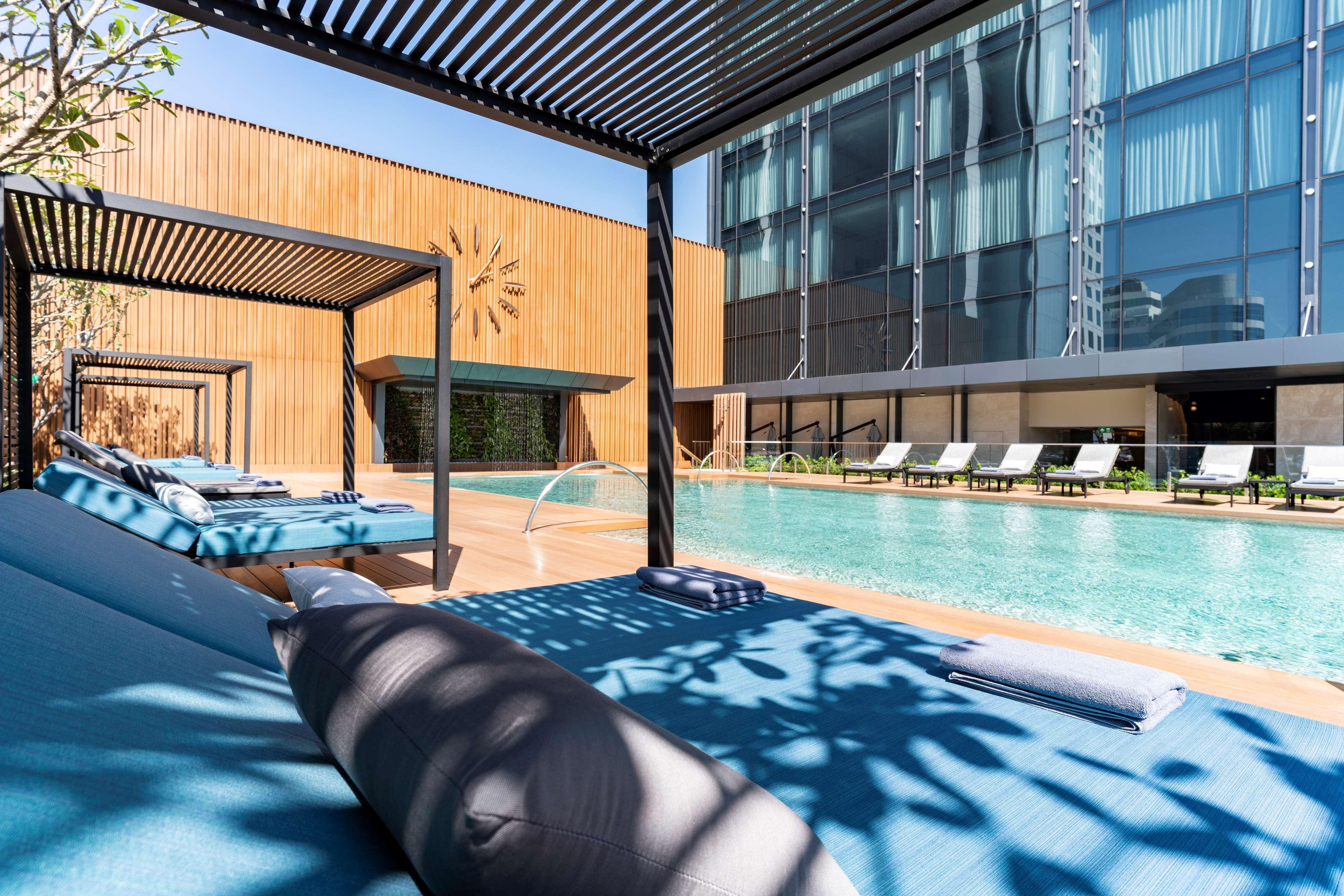 Carlton Hotel Bangkok Sukhumvit Exterior foto The pool at the hotel